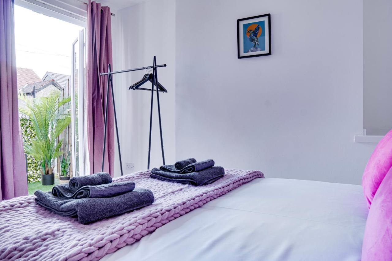Modern 2 Bedroom Flat - 15 Minutes To Liverpool Birkenhead Exterior photo
